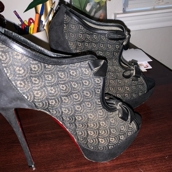 - Christian Louboutin - Picture 7 of 12